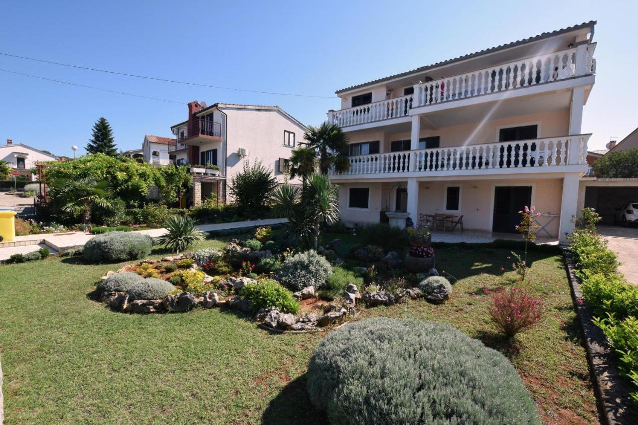 Apartments Marinela Njivice Exterior photo