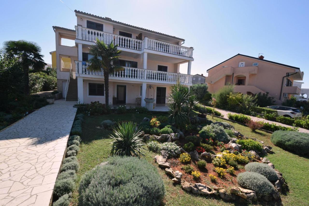 Apartments Marinela Njivice Exterior photo